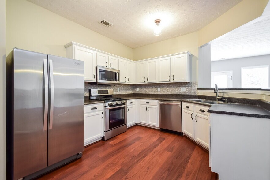 Building Photo - 237 Winterbury Dr