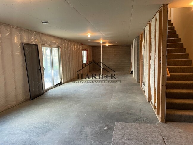 Building Photo - 2049 Kerry Dr NE