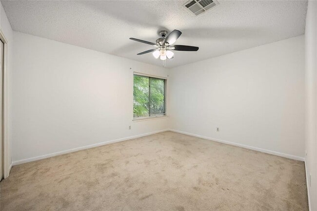 Building Photo - 12800 Briar Forest Dr