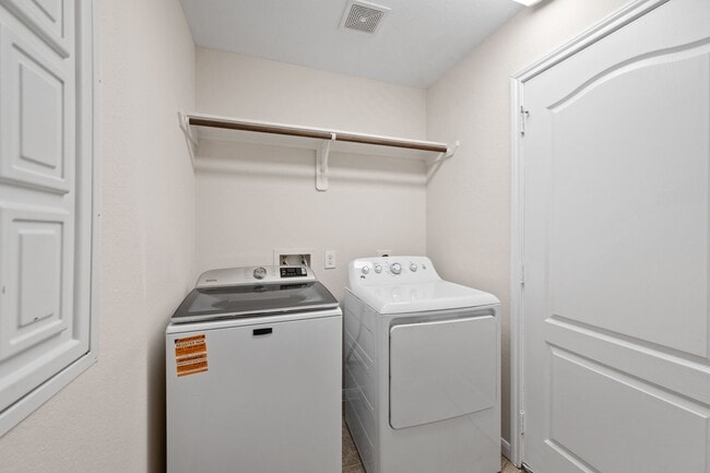 Building Photo - 3027 Lockeridge Village Dr