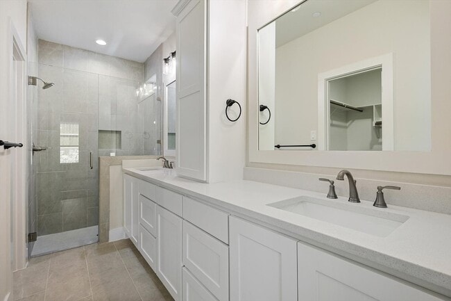 Building Photo - 510 Woodside Trl