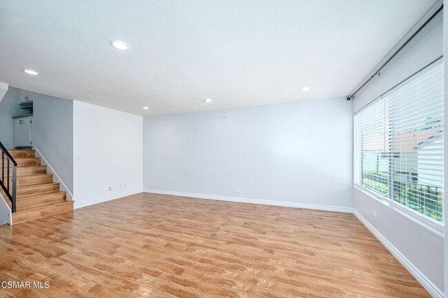 Building Photo - 1372 Ramona Dr