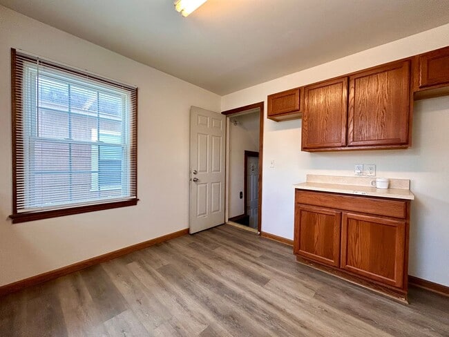 Building Photo - 3020 Leahy St