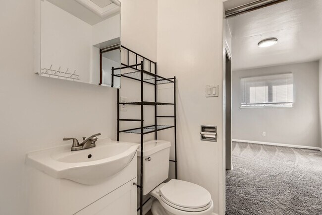 Building Photo - Cozy One Bedroom Condo in Westminster