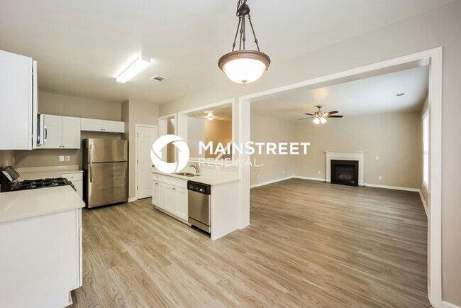 Building Photo - 3 Bedroom Pet-Friendly Home in Atlanta, GA with Main Street Renewal