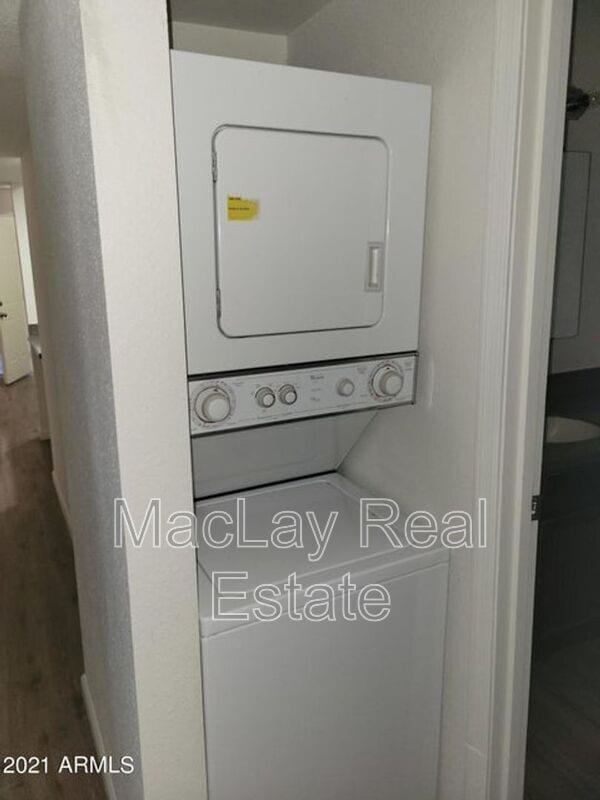 Building Photo - 424 W Brown Rd