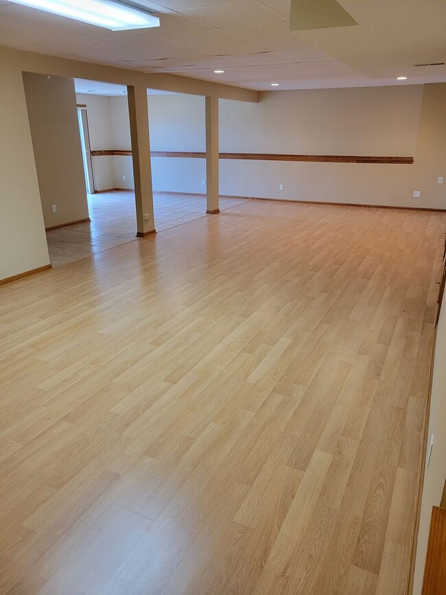 Building Photo - 3 Bedroom Twin Home