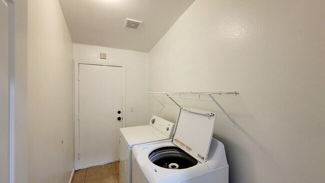 Building Photo - 319 Mulberry Glen Dr
