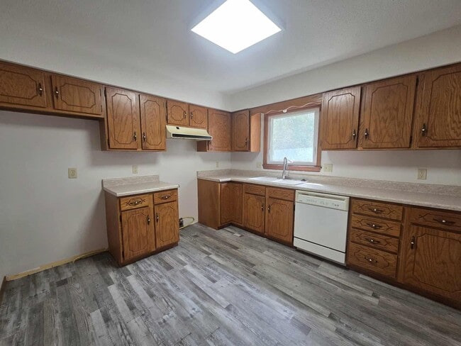 Building Photo - Spacious Home for Rent!