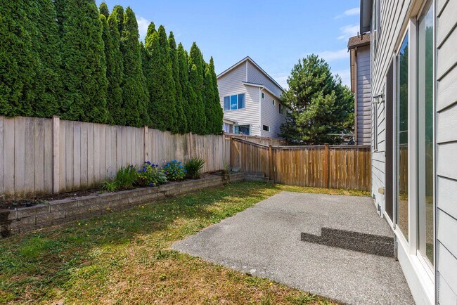 Building Photo - 3 Bedroom Home with Open Layout, Large Garage & Primary Suite