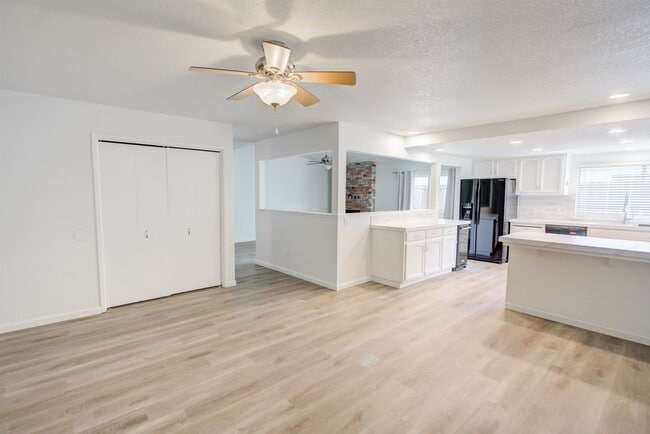 Building Photo - 259 Silver Star Ct