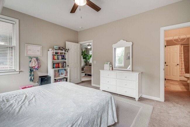 Building Photo - Custom built home in a great location in B...