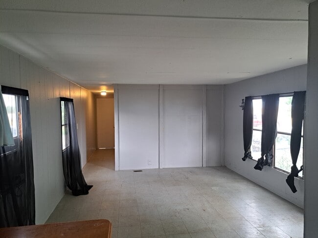 Building Photo - 64 Dakota St