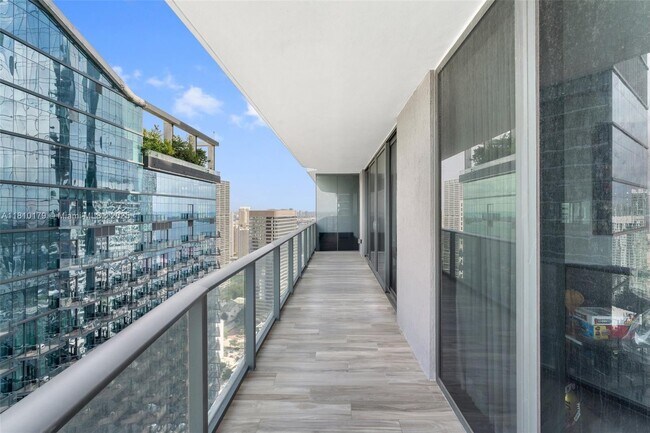 Building Photo - 801 S Miami Ave