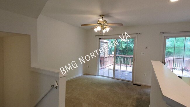 Building Photo - 10207 Magnolia Grove Dr