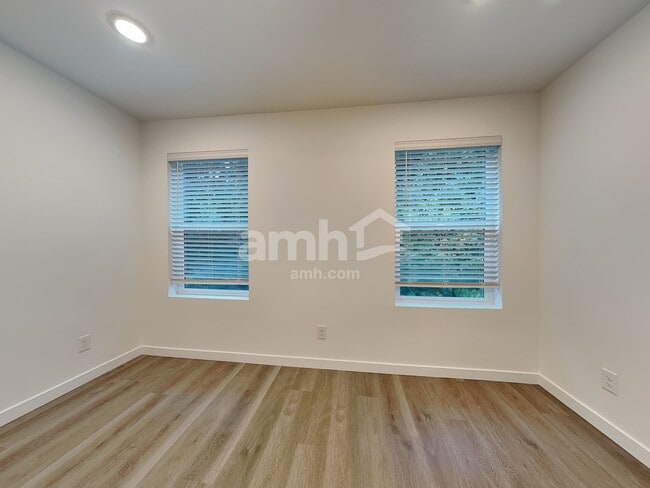 Building Photo - 5003 Washington St SE