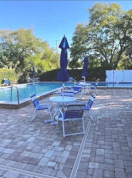 Building Photo - 3023 Beecher Dr E