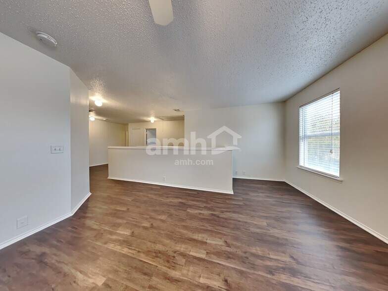 Building Photo - 1523 Wavecrest Dr