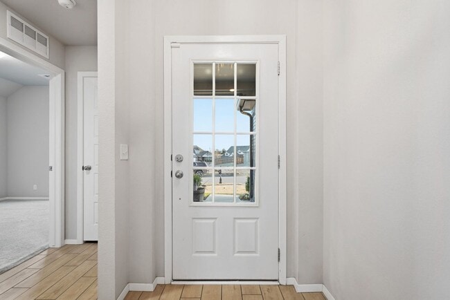 Building Photo - Welcome to this exceptionally well maintained like new home located in the Estates at Morrow Place