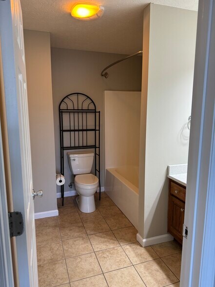 Building Photo - 66 Wildfire Dr