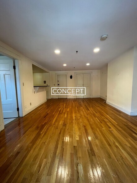 Building Photo - 379 Commonwealth Ave