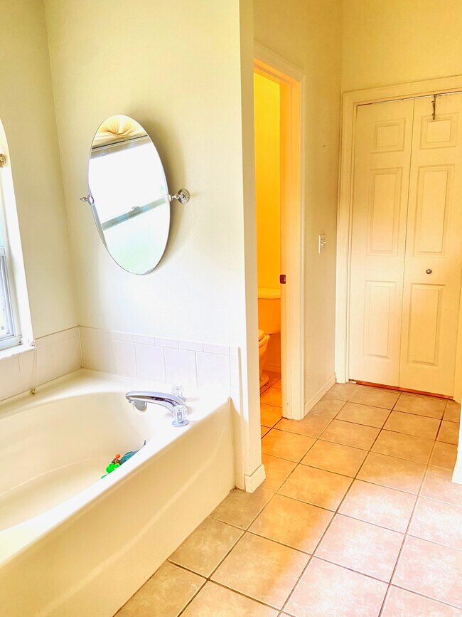 Building Photo - 22537 Roderick Dr