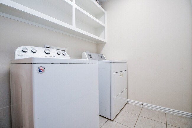 Building Photo - 18006 Willow Cliff Ln