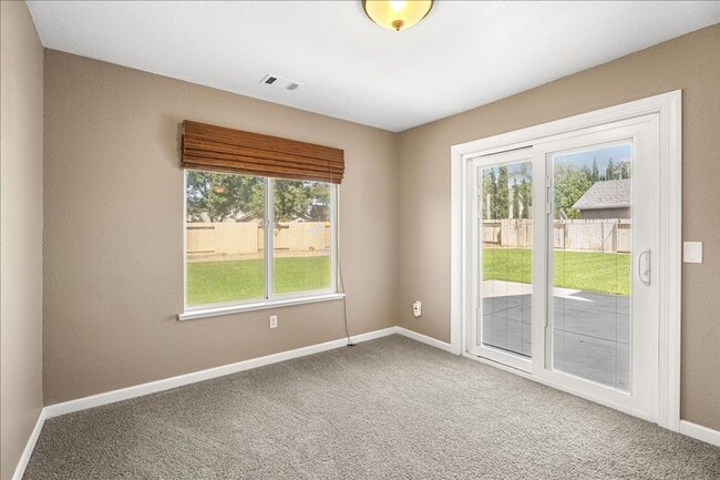 Building Photo - 1002 Bay Terrace Dr