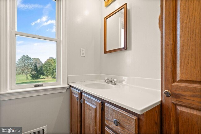 Building Photo - 318 Evergreen Mills Rd