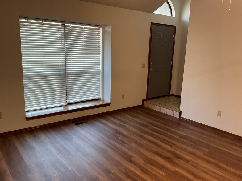 Building Photo - 3213 Dove Crossing Dr