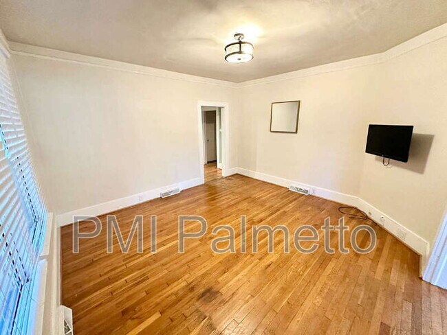 Building Photo - 2817 Columbia Ave