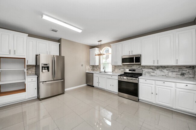 Building Photo - 1302 Raintree Cir