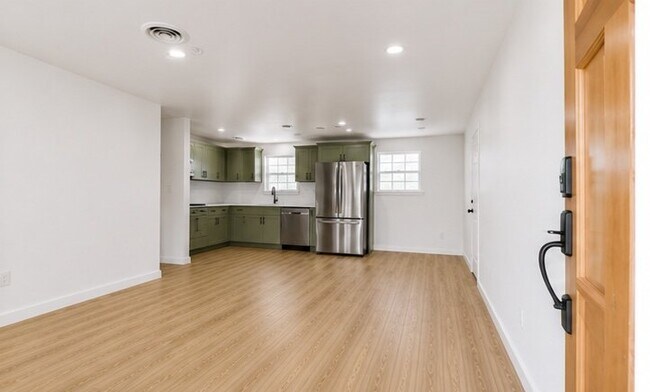 Building Photo - 1406 Southern Heights Ave