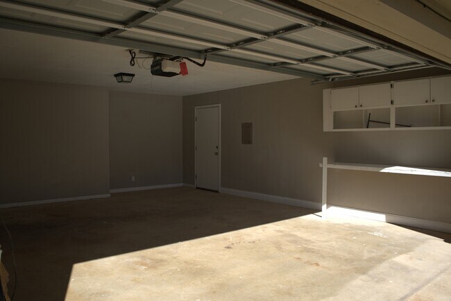 Building Photo - 421 Brigadoon St