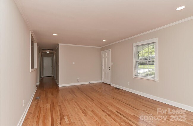 Building Photo - 420 Seneca Pl