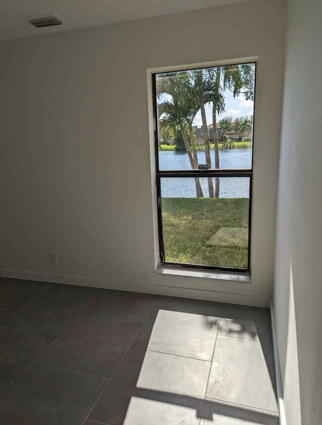 Building Photo - 1504 Waterview Cir