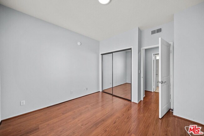 Building Photo - 14572 Dickens St