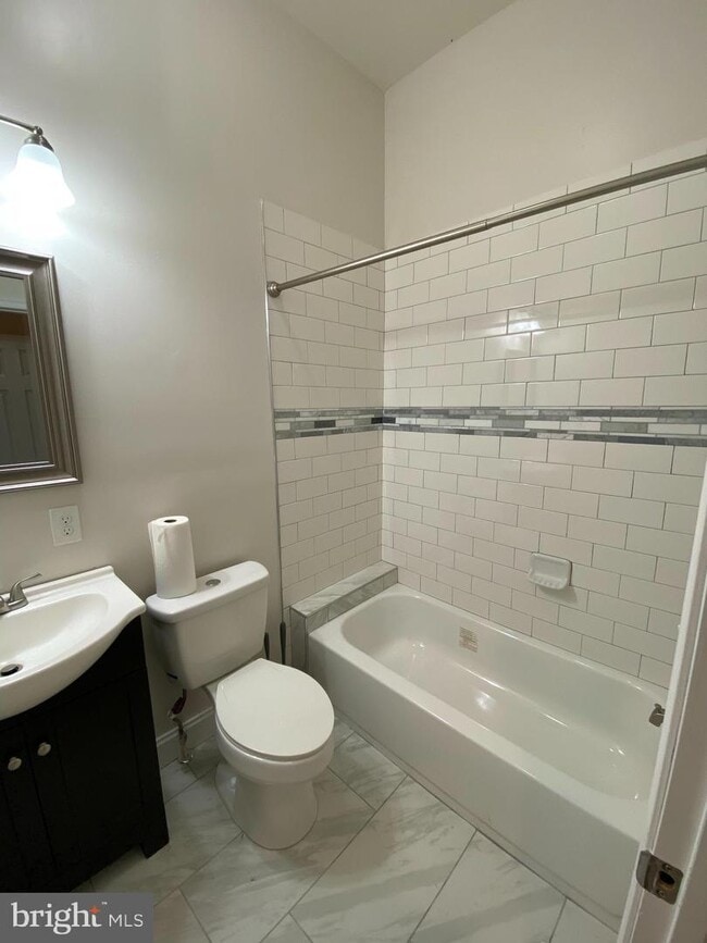 Building Photo - 2202 Greenmount Ave