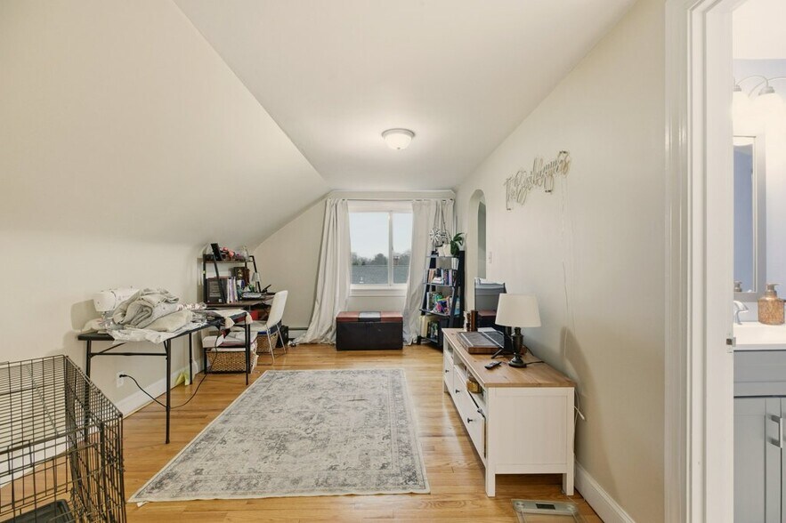 Building Photo - 23 Cypress St