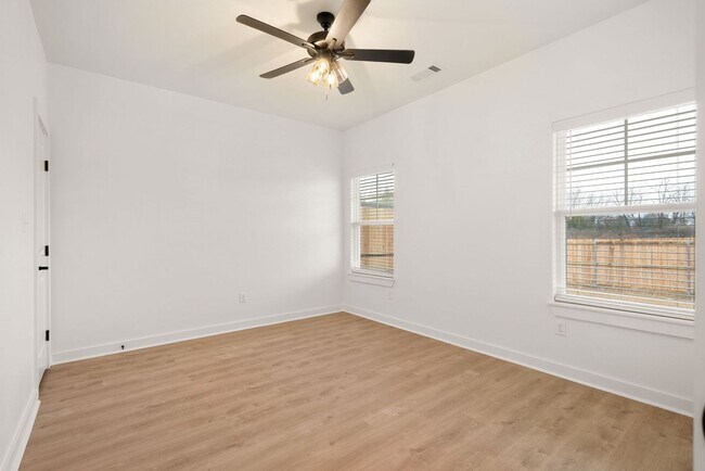 Building Photo - 8700 Cantera Dr