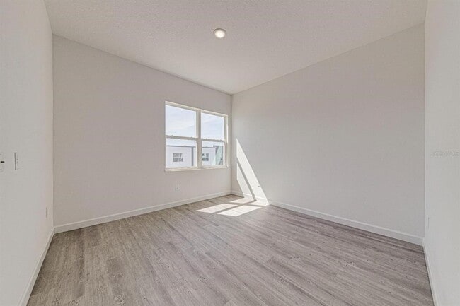 Building Photo - 633 Trikomo Dr
