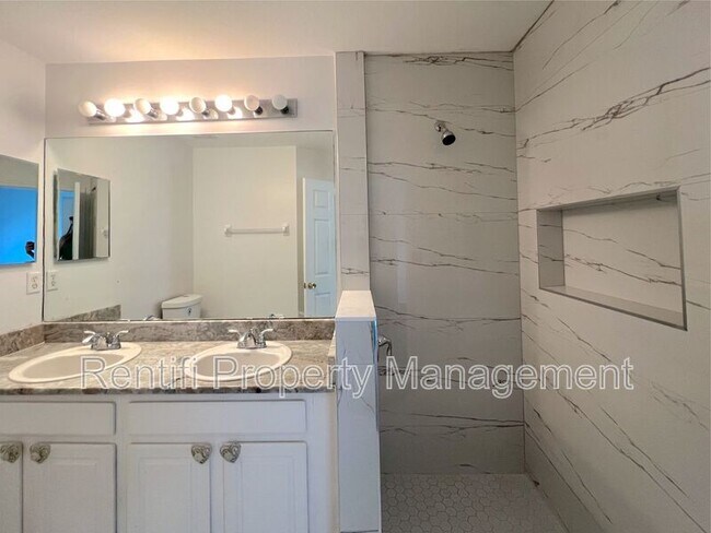 Building Photo - 10036 Poppy Hill Dr