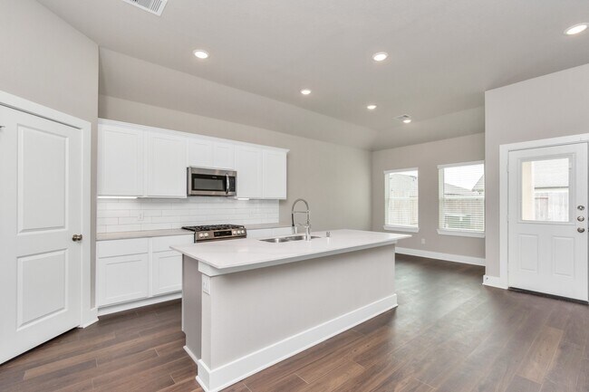 Building Photo - 1218 Scarlet Crk Dr