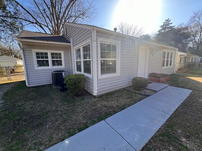 Building Photo - 109 Sharyn Ln