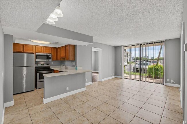 Building Photo - 744 Executive Center Dr