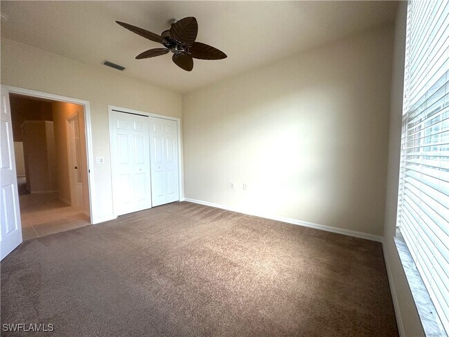 Building Photo - 1320 Charleston Square Dr