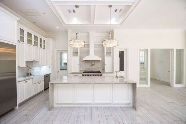 Building Photo - 422 Mignon Ln