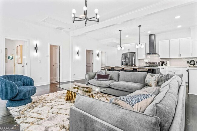 Building Photo - 620 Echo St NW