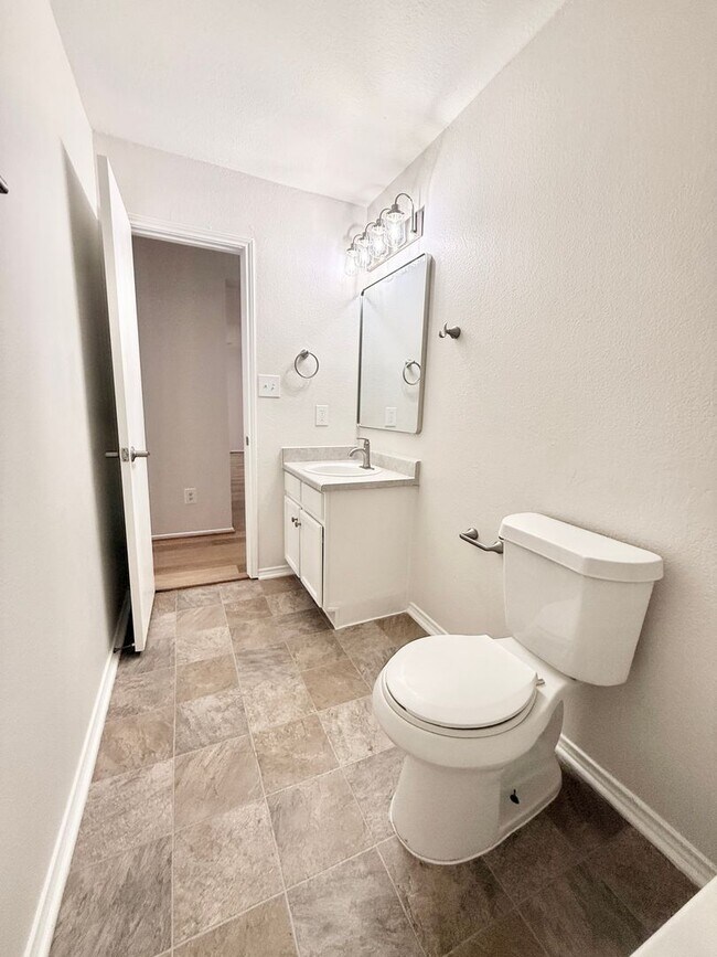 Building Photo - Elegant 3/2/2 w/ Study Home in Westminster...