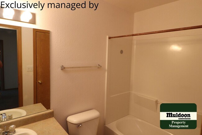 Building Photo - Very Nice Eagleridge Home! Pet Friendly